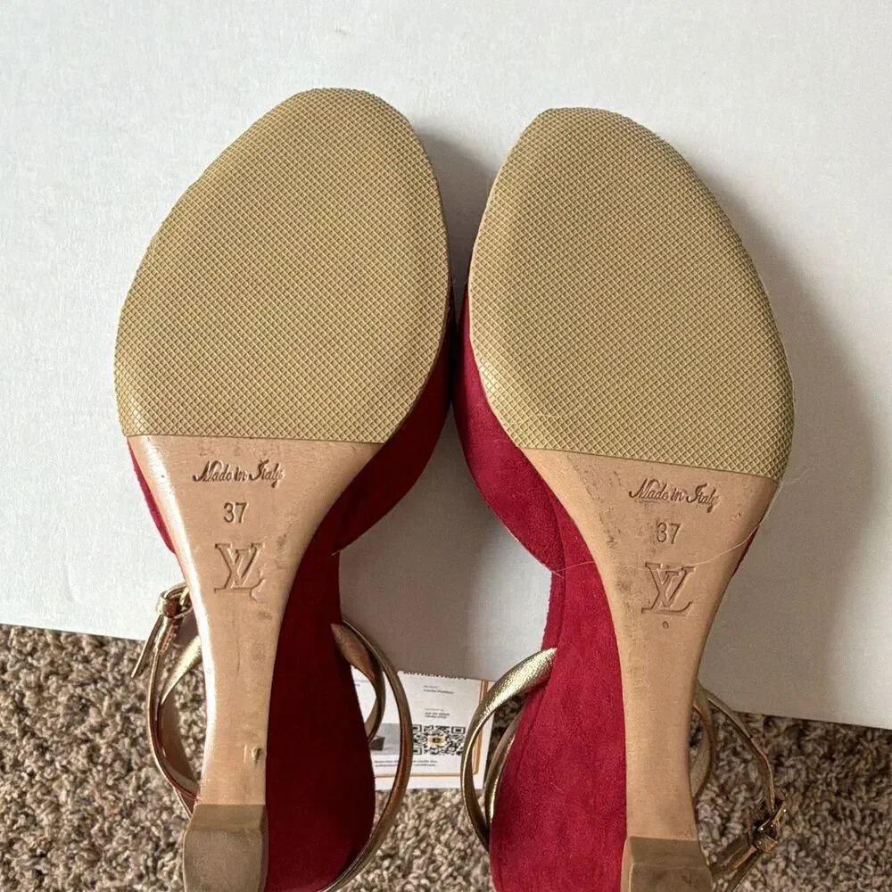 ⁠Louis Vuitton Red Suede Metallic Gold Strap Peep Toe Wedge Sandals 37 Entrupy